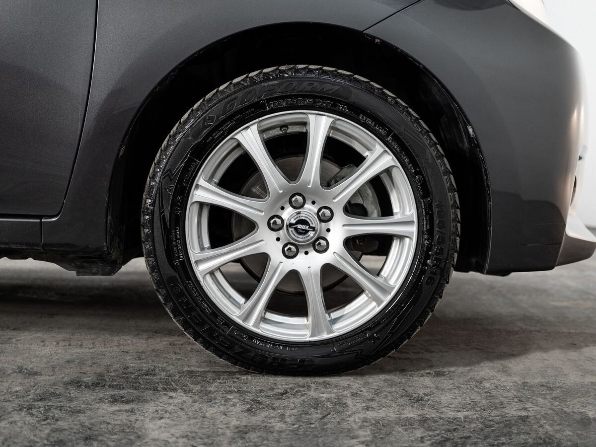 Subaru Trezia 2011 - фото автомобиля