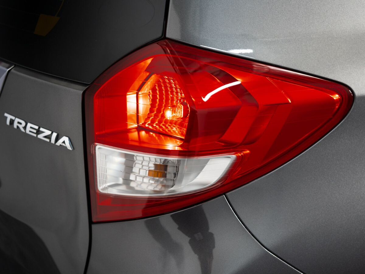 Subaru Trezia 2011 - фото автомобиля