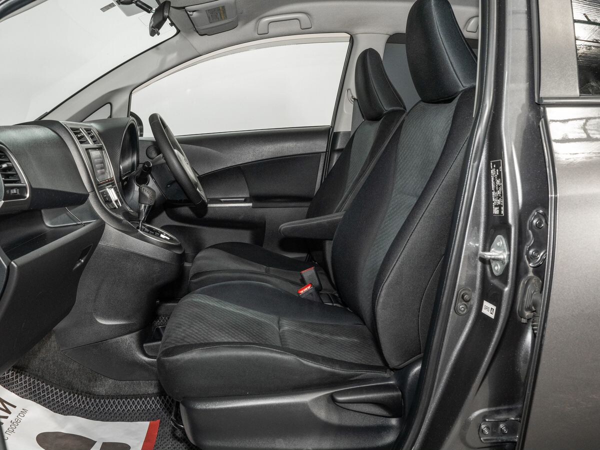 Subaru Trezia 2011 - фото автомобиля