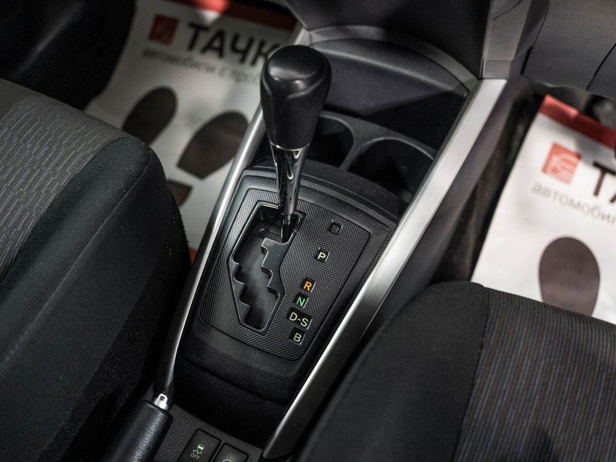 Toyota Corolla 2015 - фото автомобиля