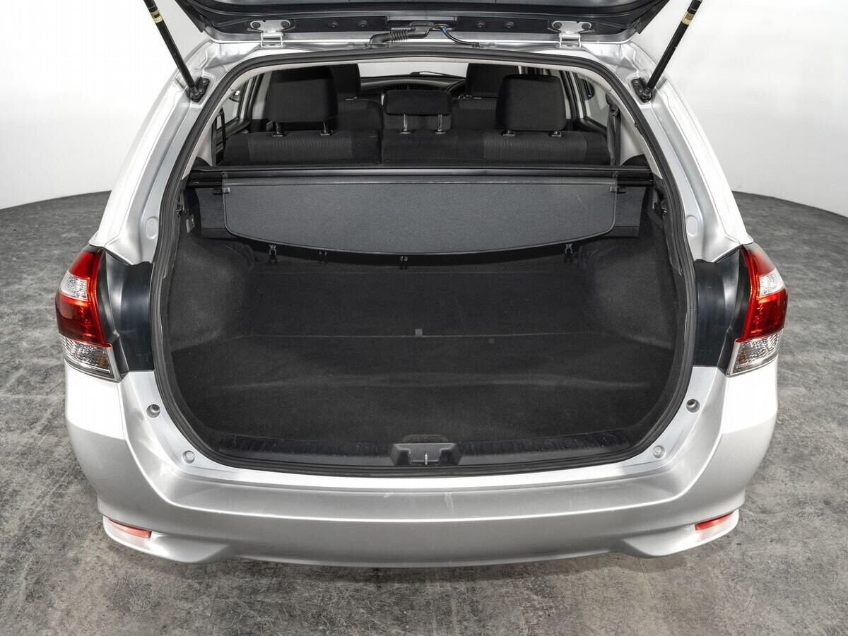 Toyota Corolla 2015 - фото автомобиля