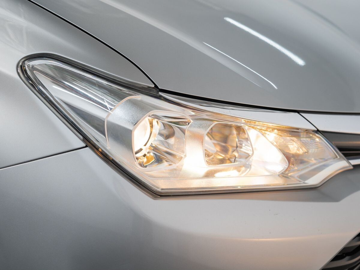 Toyota Corolla 2015 - фото автомобиля