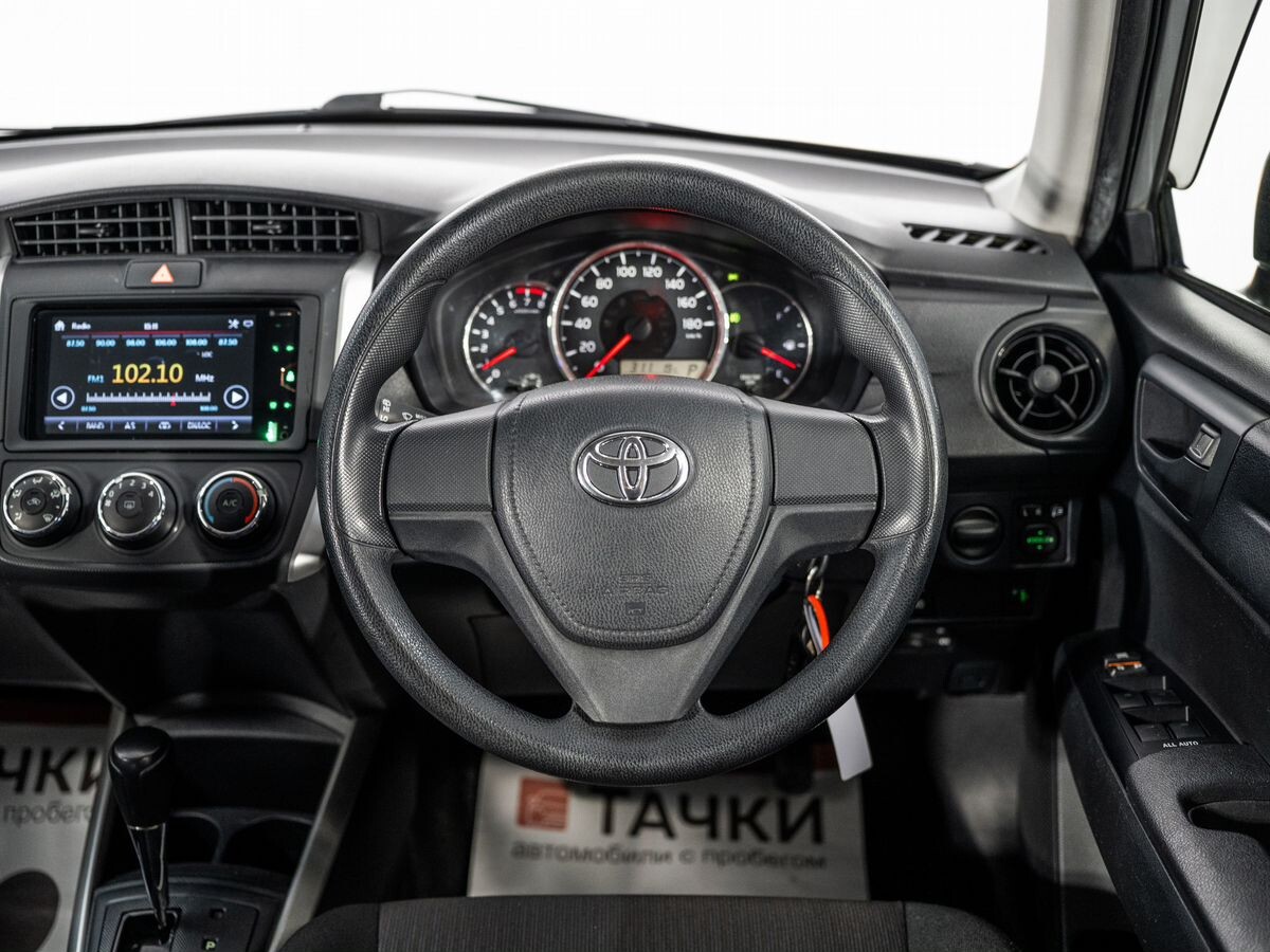 Toyota Corolla 2015 - фото автомобиля