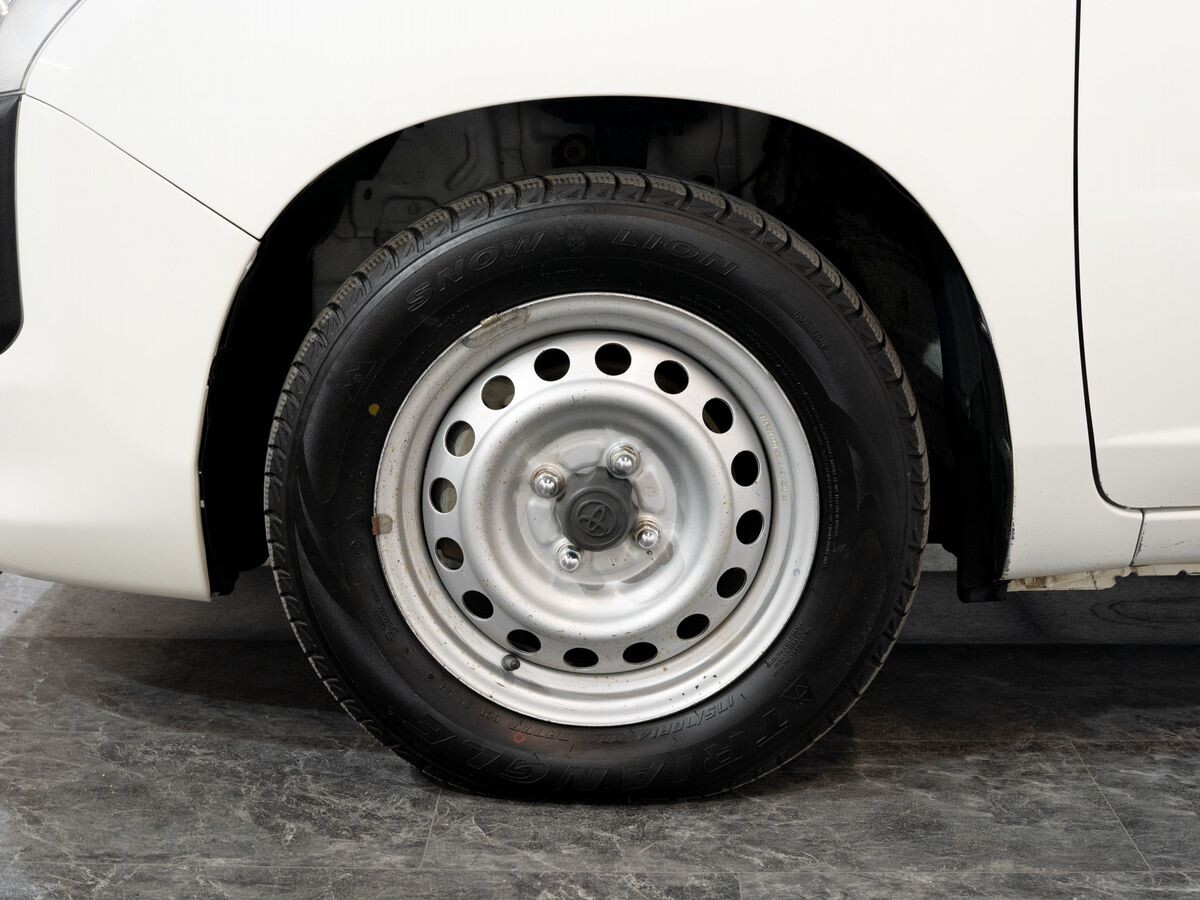 Toyota Succeed 2019 - фото автомобиля