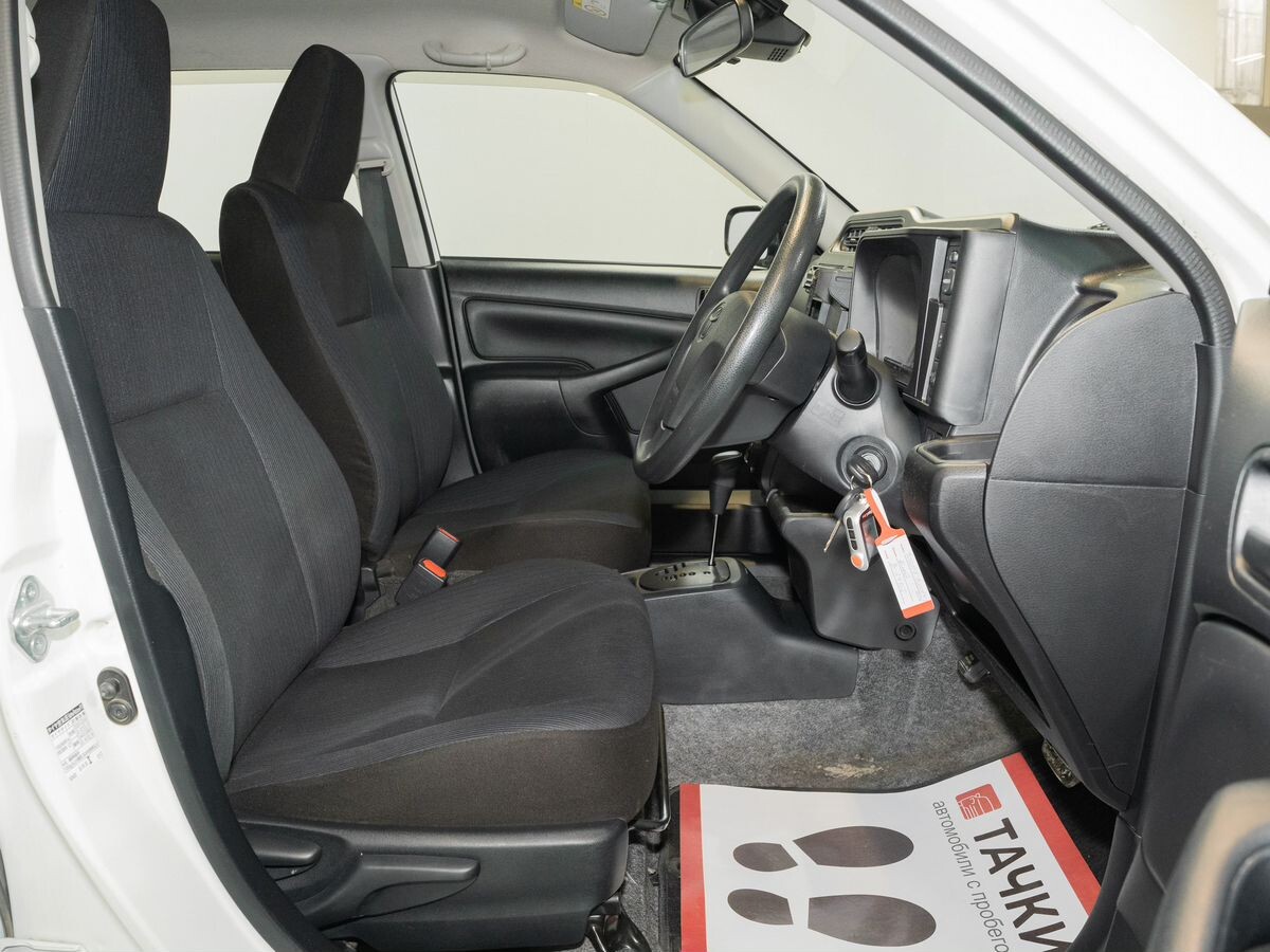 Toyota Succeed 2019 - фото автомобиля