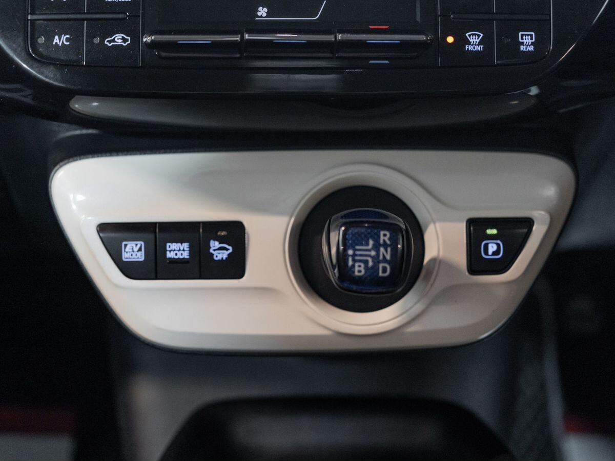 Toyota Prius 2016 - фото автомобиля