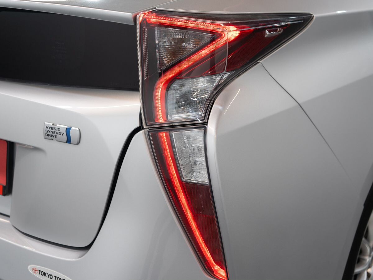 Toyota Prius 2016 - фото автомобиля