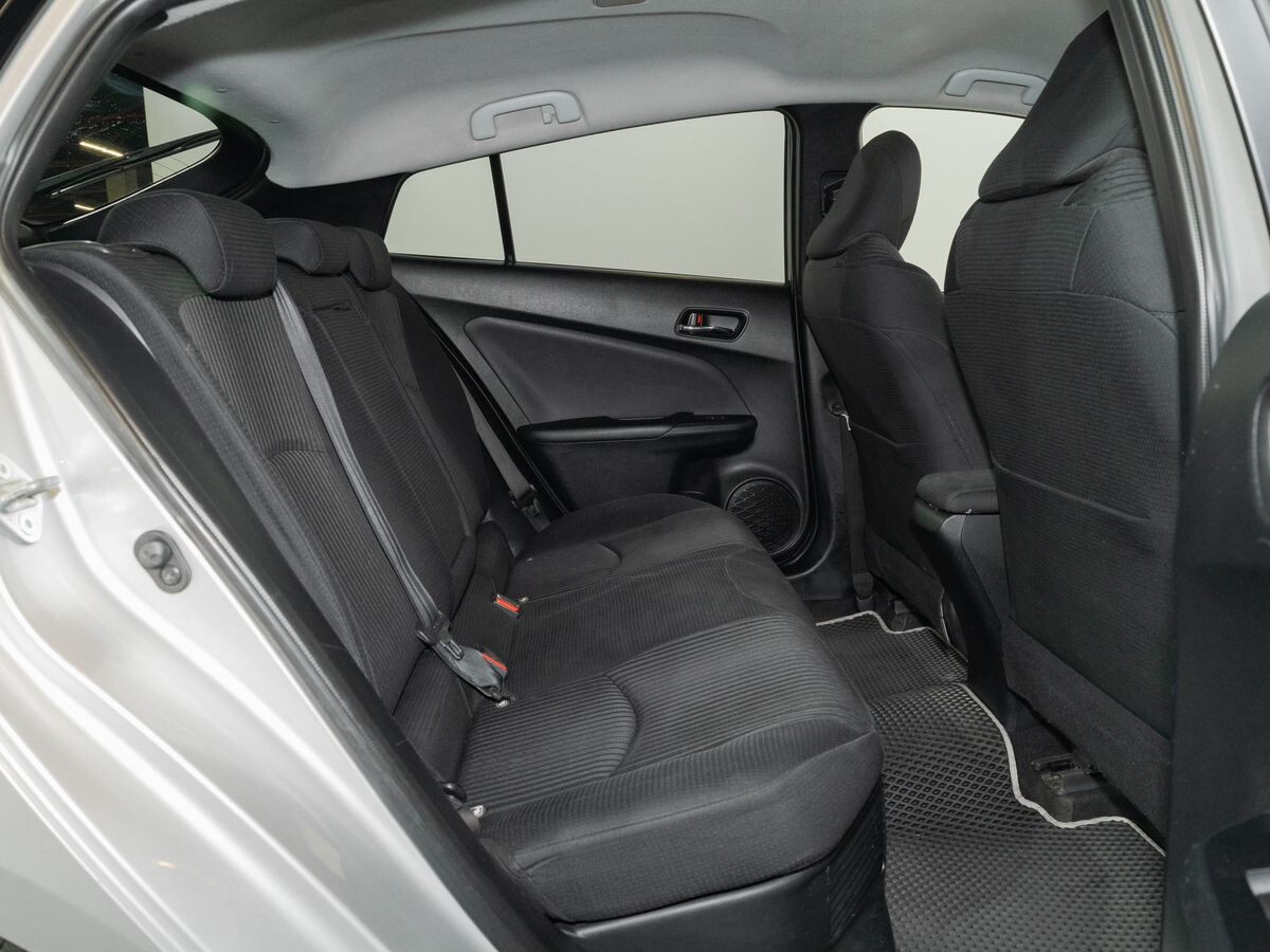 Toyota Prius 2016 - фото автомобиля