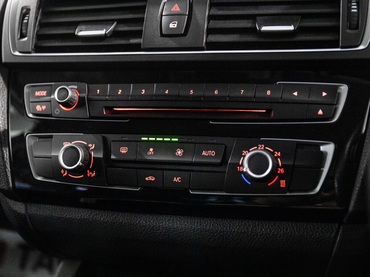 BMW 1 серии 2016 - фото автомобиля