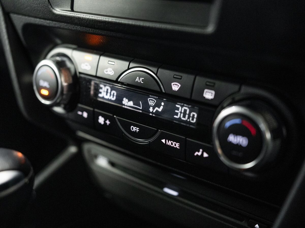 Mazda Axela 2015 - фото автомобиля