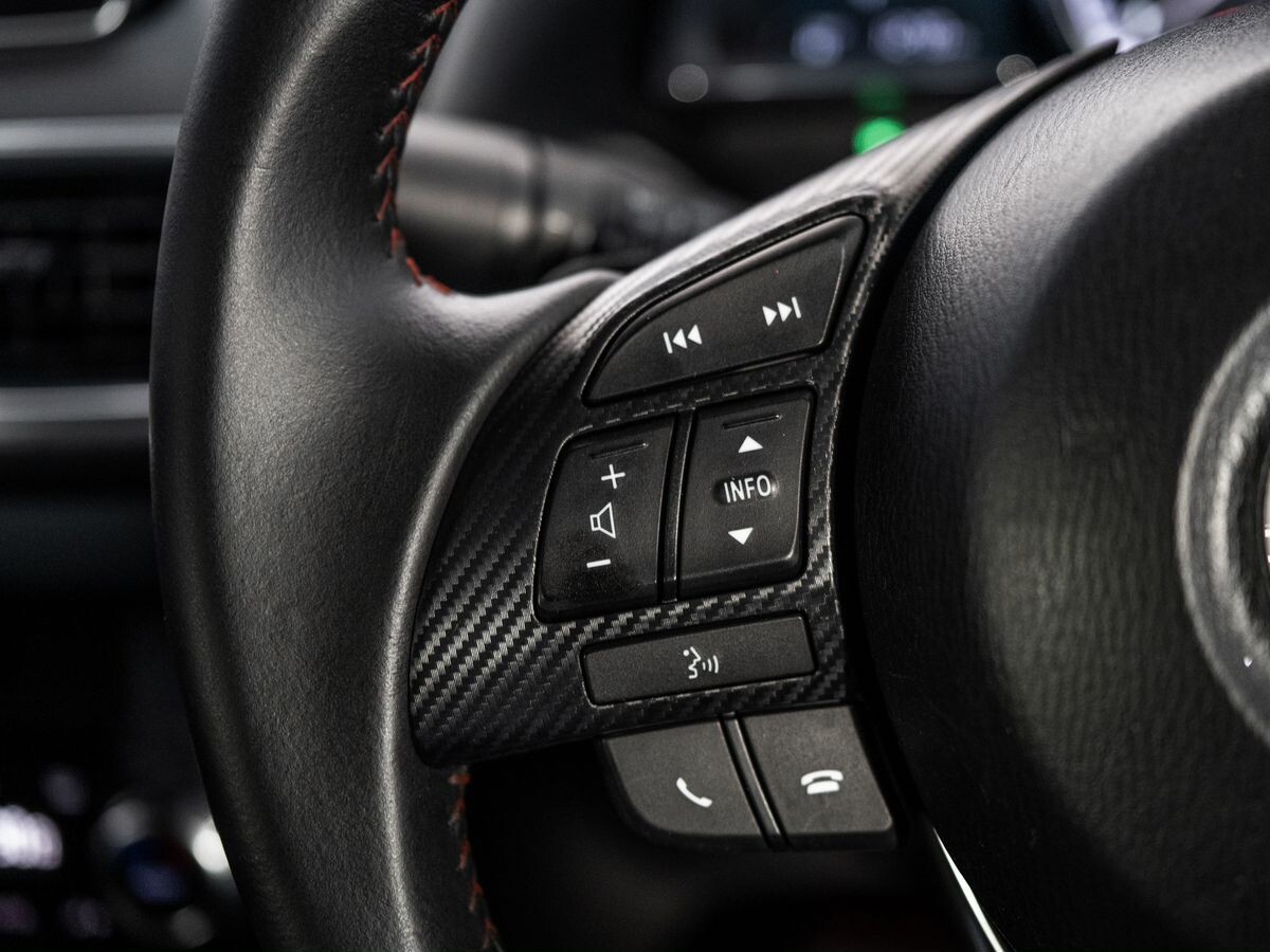 Mazda Axela 2015 - фото автомобиля