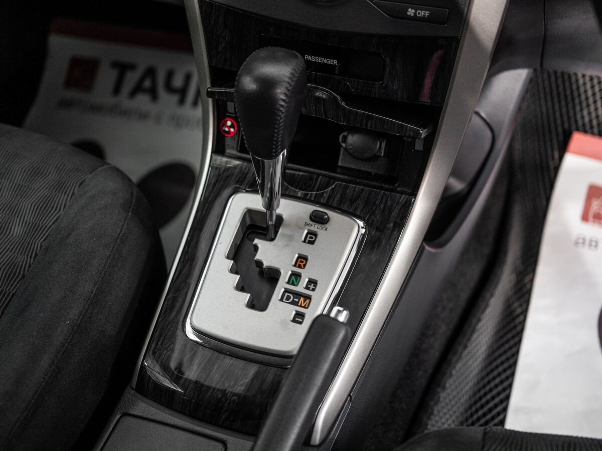 Toyota Corolla 2010 - фото автомобиля