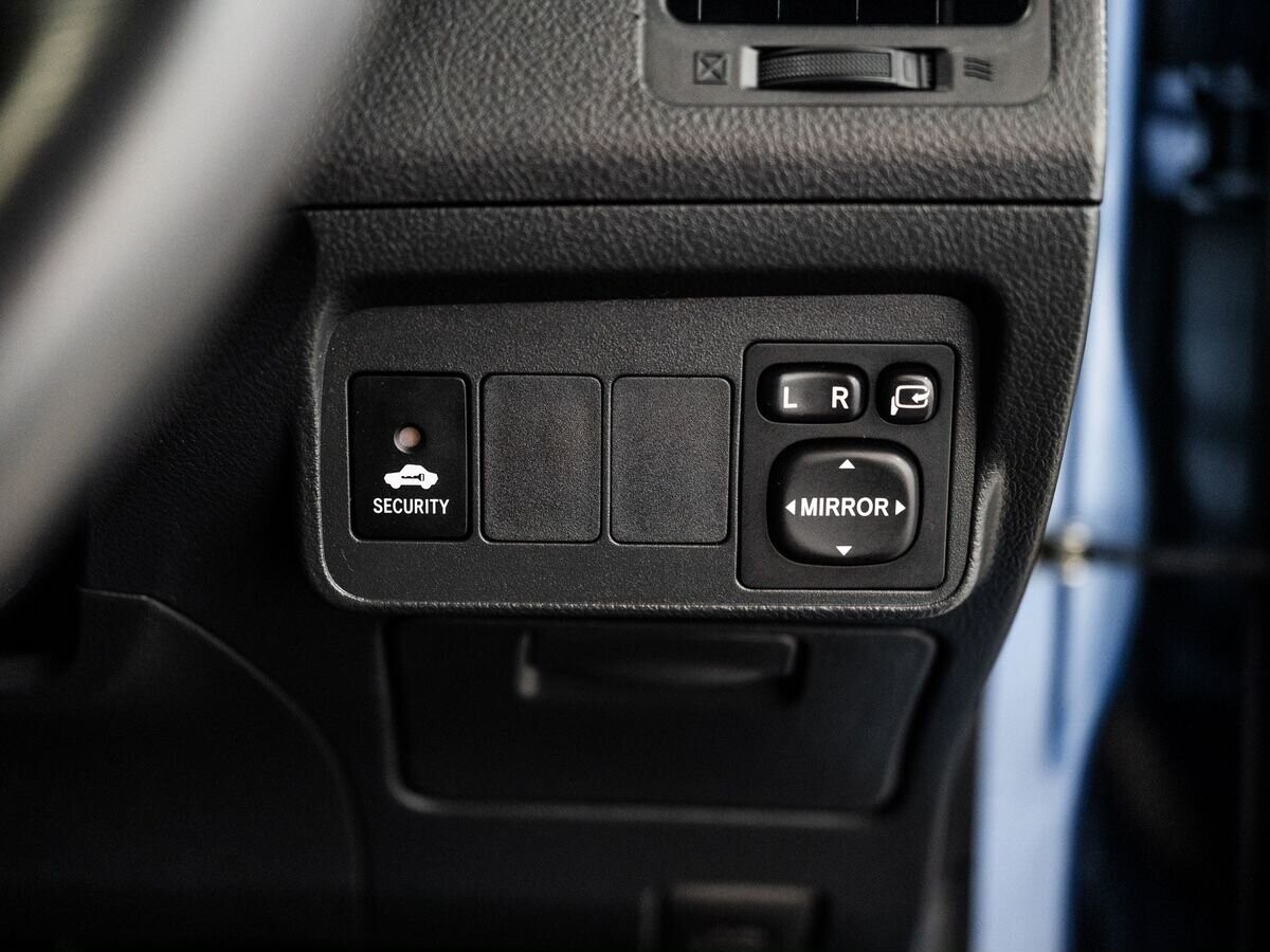 Toyota Corolla 2010 - фото автомобиля