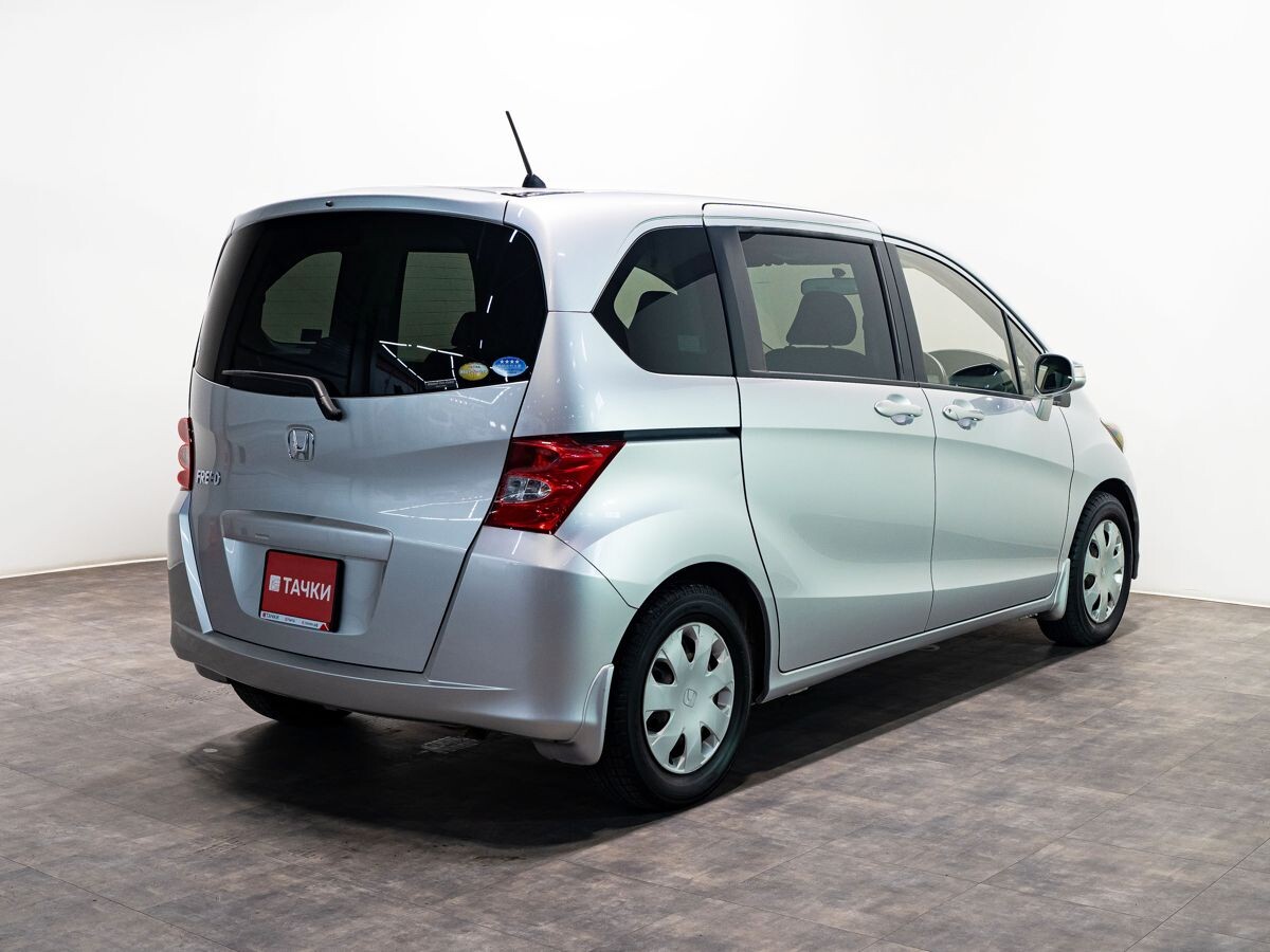 Honda Freed 2010 - фото автомобиля