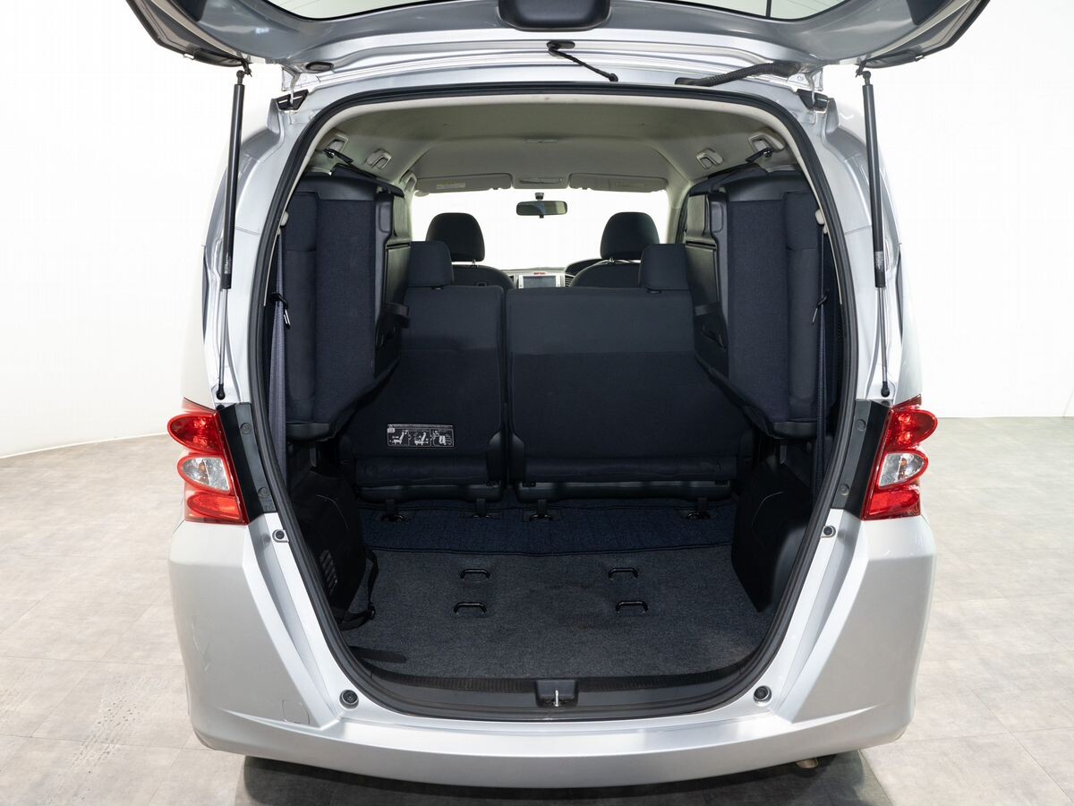 Honda Freed 2010 - фото автомобиля