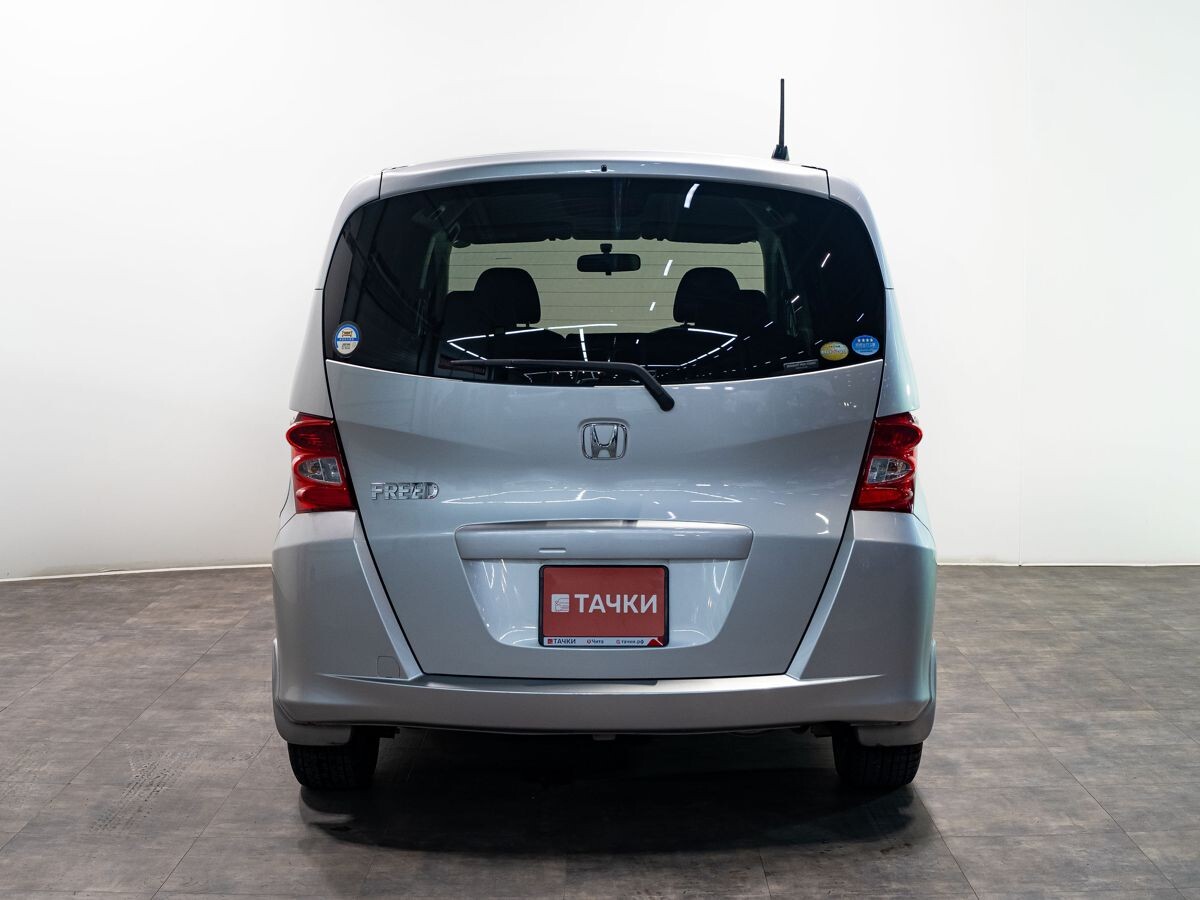 Honda Freed 2010 - фото автомобиля
