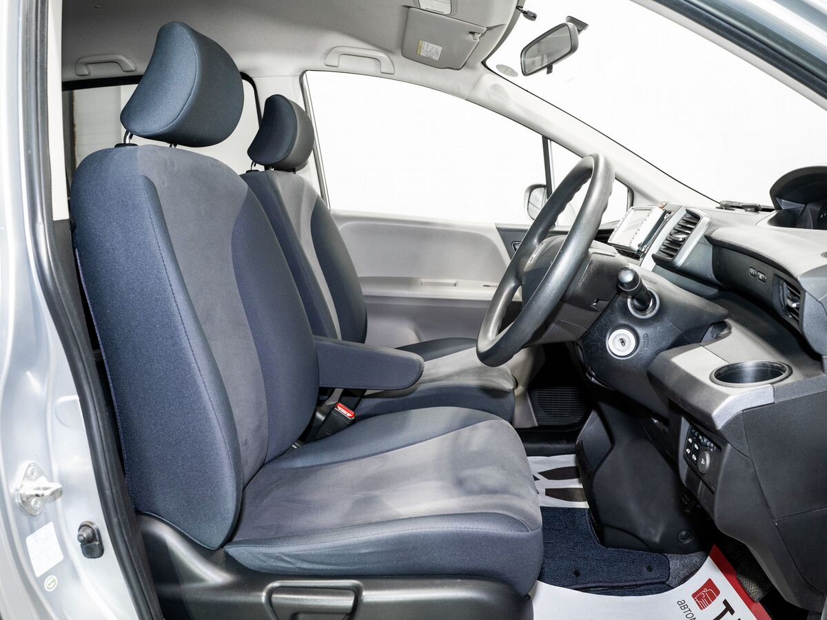 Honda Freed 2010 - фото автомобиля