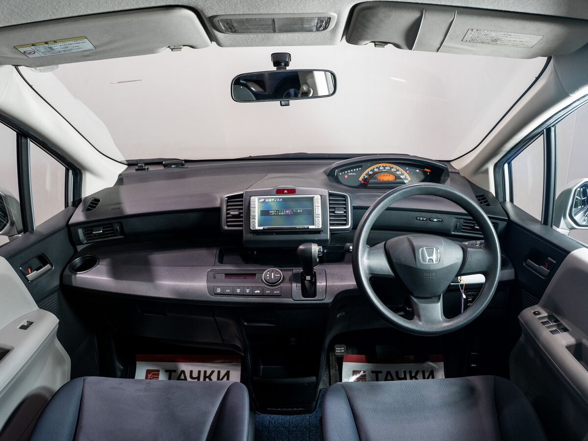 Honda Freed 2010 - фото автомобиля