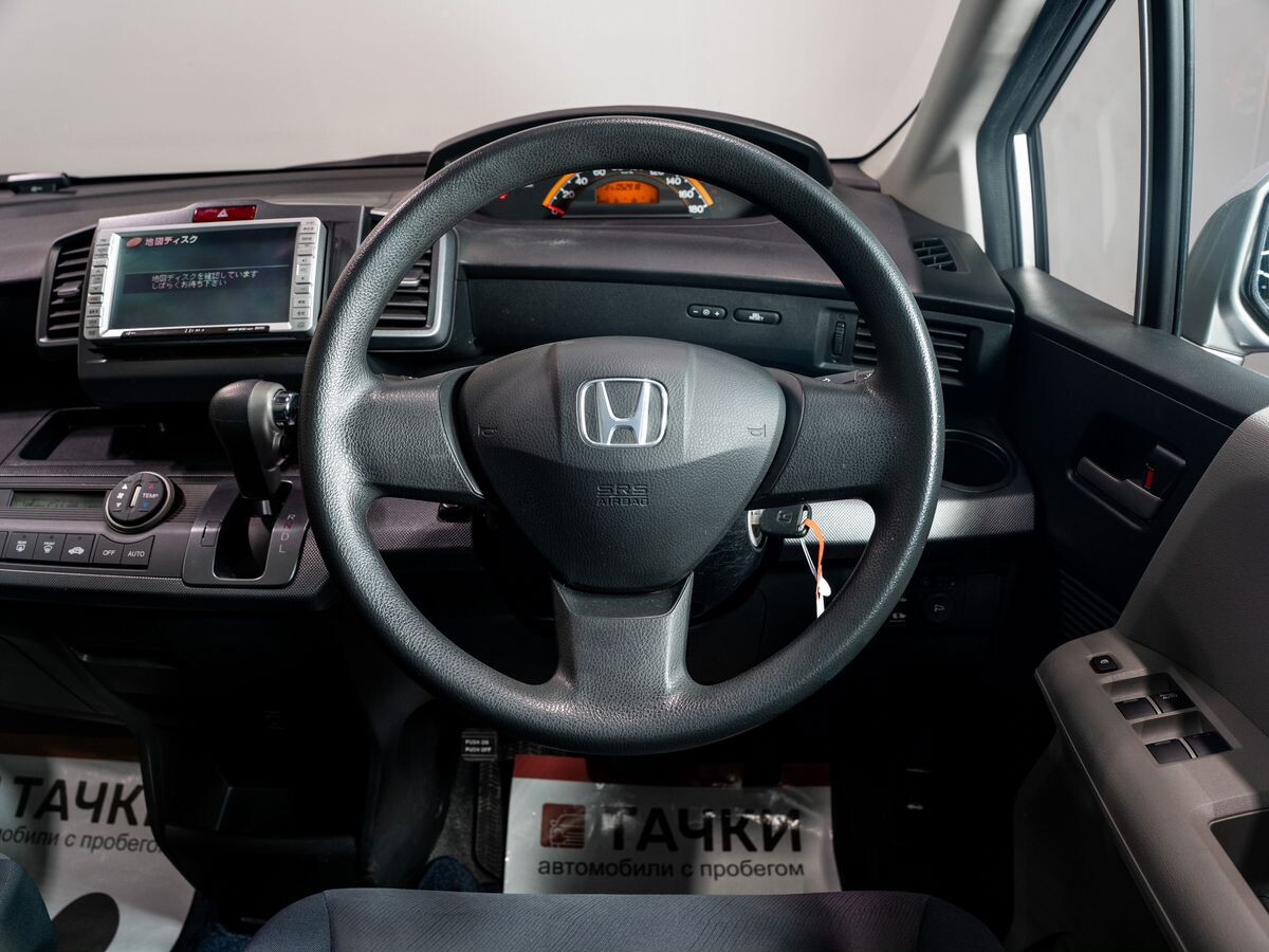 Honda Freed 2010 - фото автомобиля