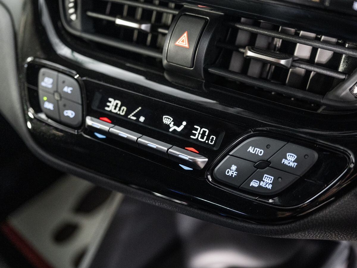 Toyota C-HR 2018 - фото автомобиля