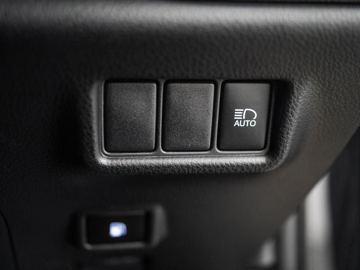 Toyota C-HR 2018 - фото автомобиля