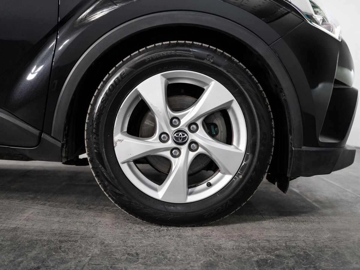 Toyota C-HR 2018 - фото автомобиля