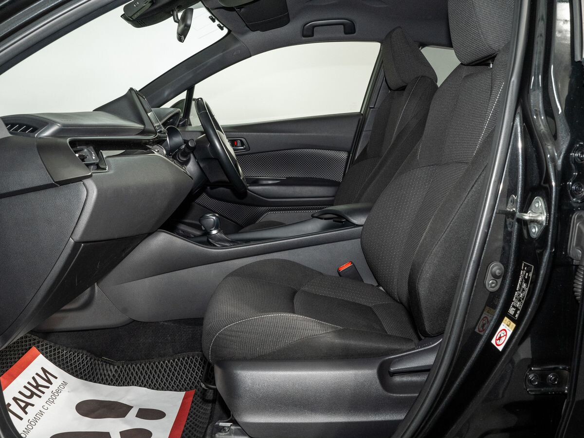 Toyota C-HR 2018 - фото автомобиля