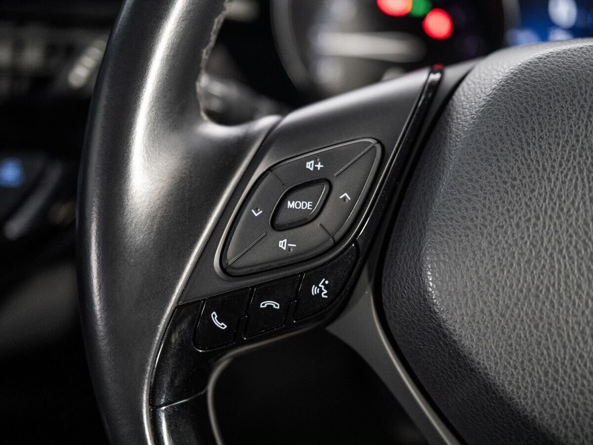 Toyota C-HR 2018 - фото автомобиля