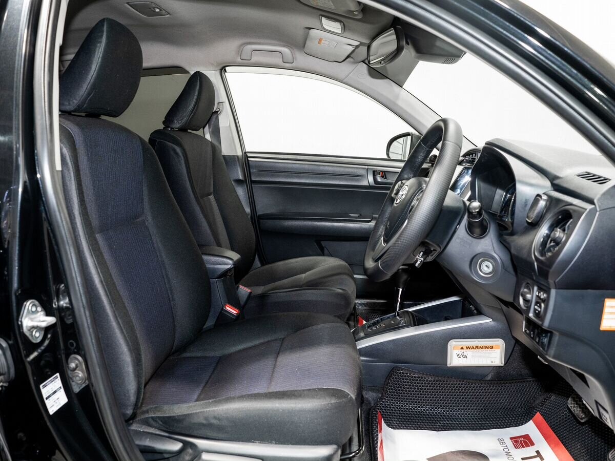 Toyota Corolla 2017 - фото автомобиля