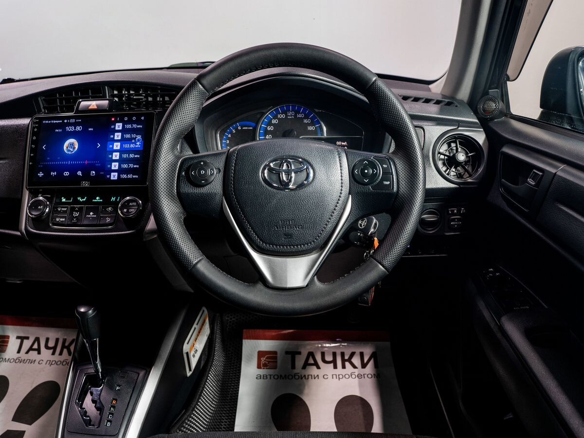 Toyota Corolla 2017 - фото автомобиля