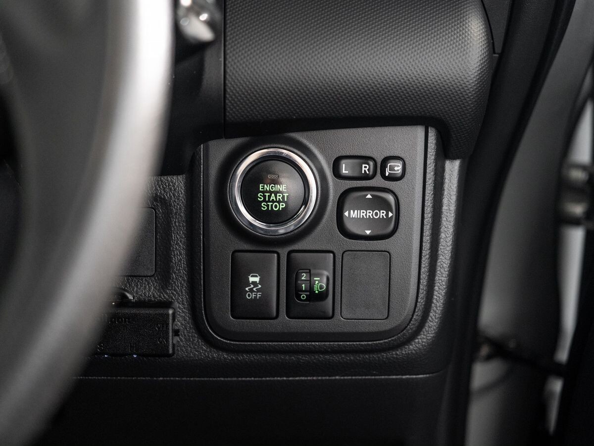 Toyota Wish 2009 - фото автомобиля