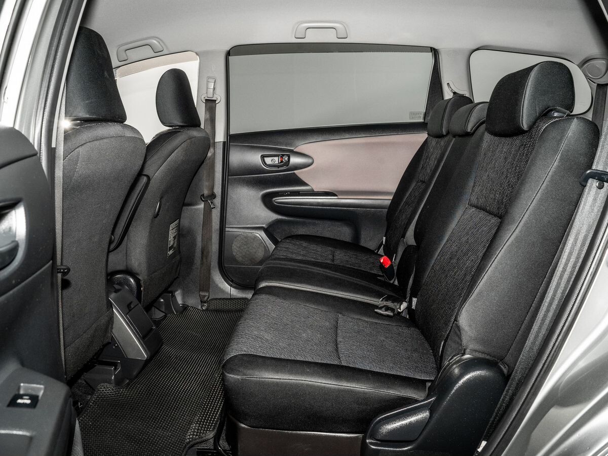 Toyota Wish 2009 - фото автомобиля