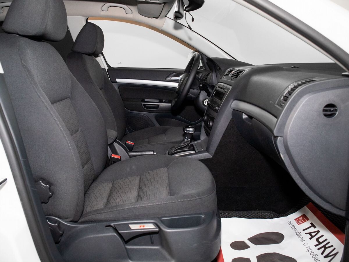 Skoda Octavia 2012 - фото автомобиля