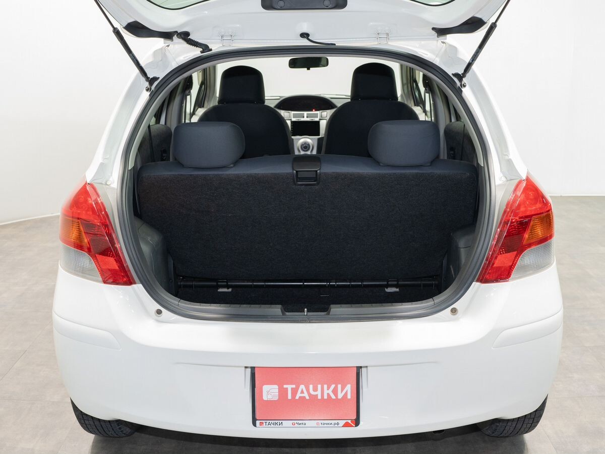 Toyota Vitz 2010 - фото автомобиля