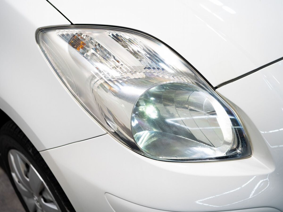 Toyota Vitz 2010 - фото автомобиля