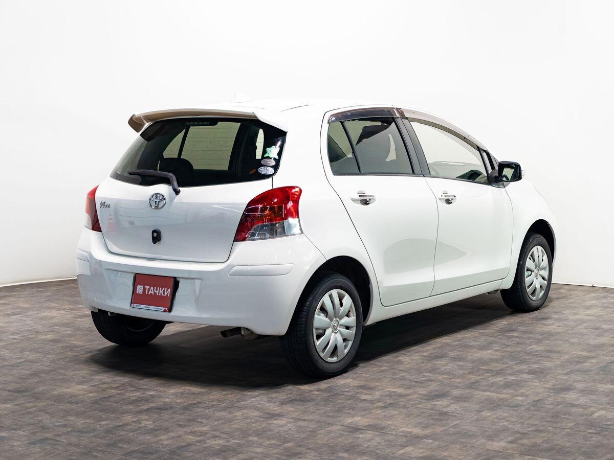 Toyota Vitz 2010 - фото автомобиля