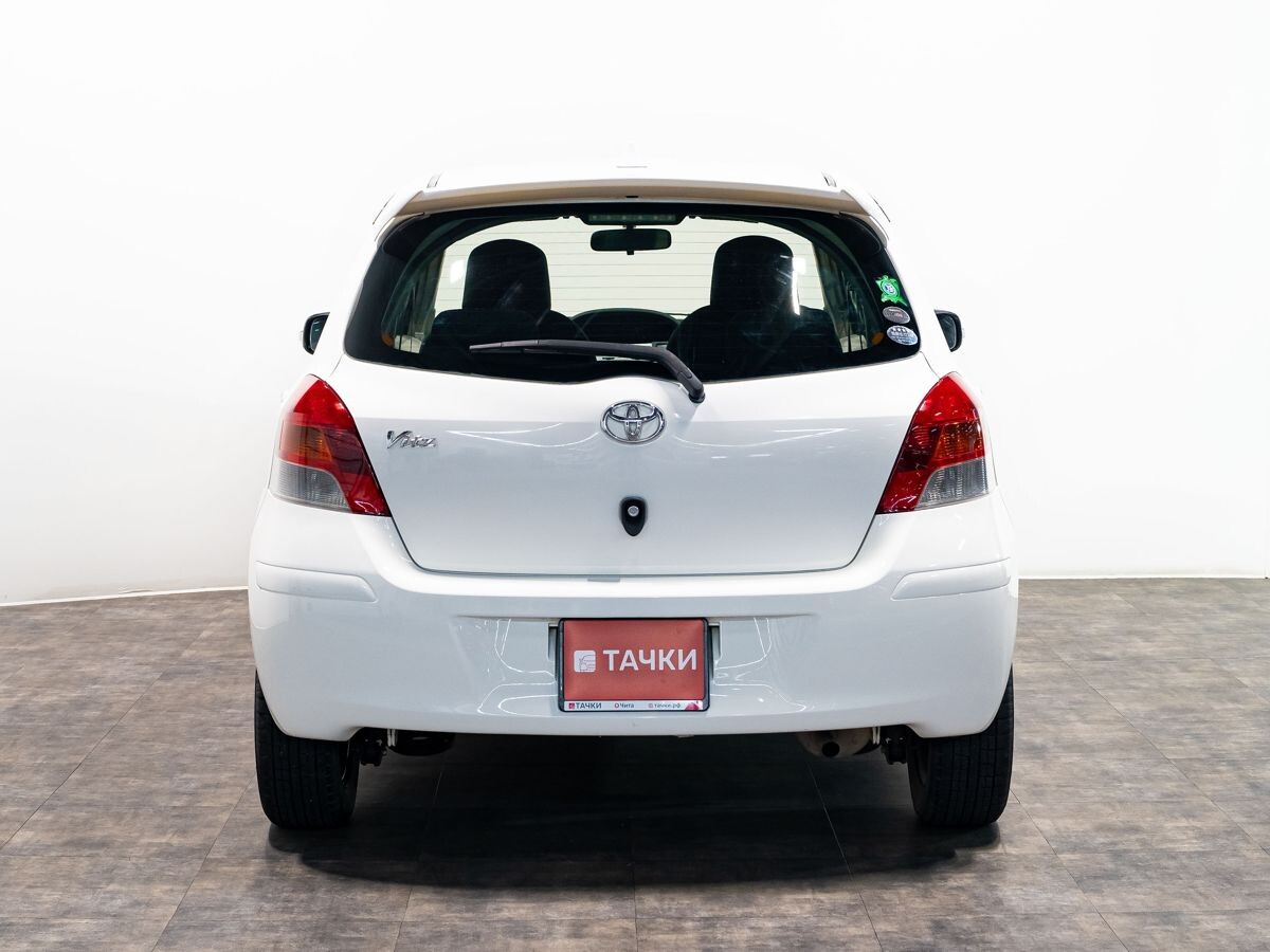 Toyota Vitz 2010 - фото автомобиля