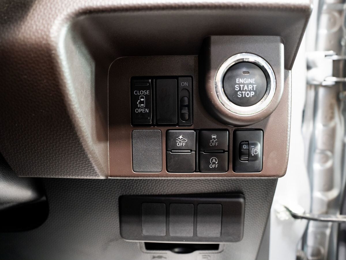 Toyota Roomy 2018 - фото автомобиля