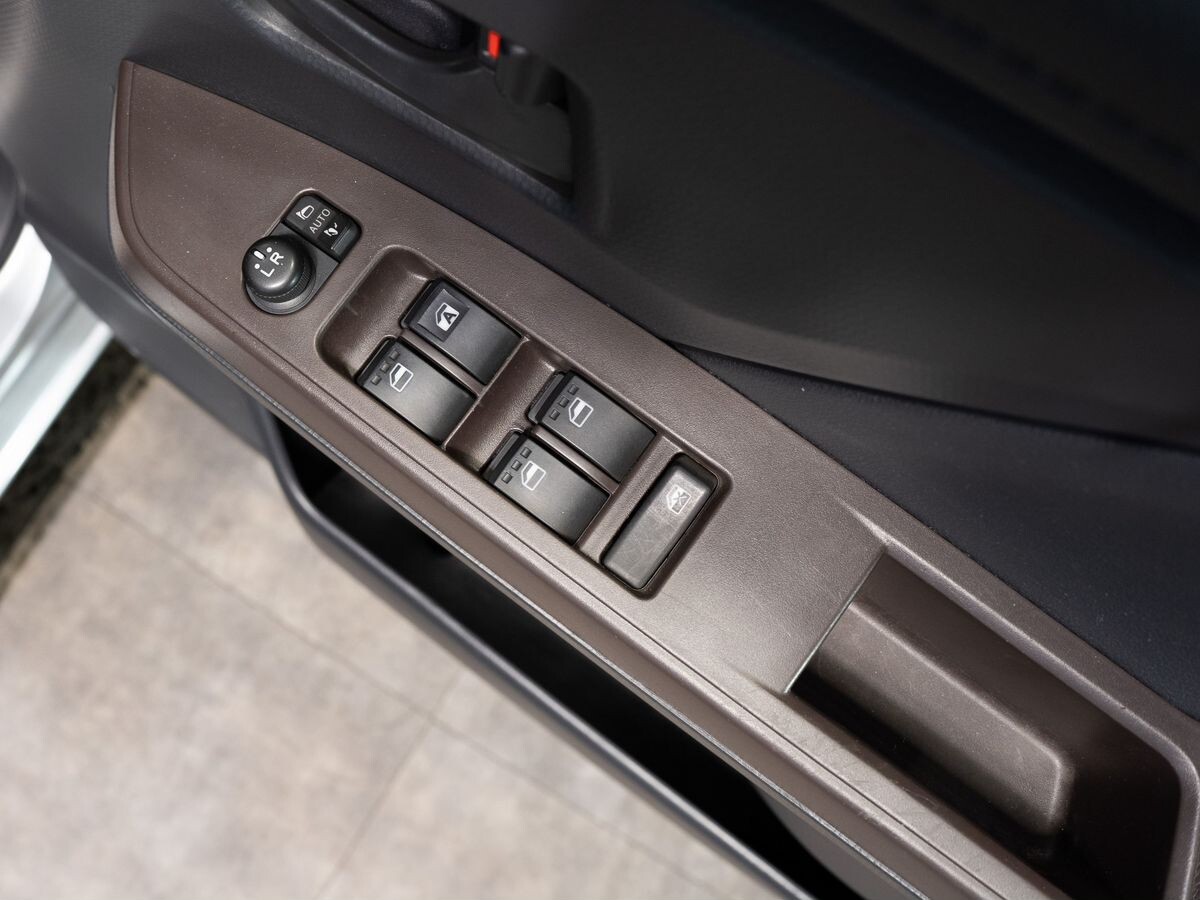 Toyota Roomy 2018 - фото автомобиля