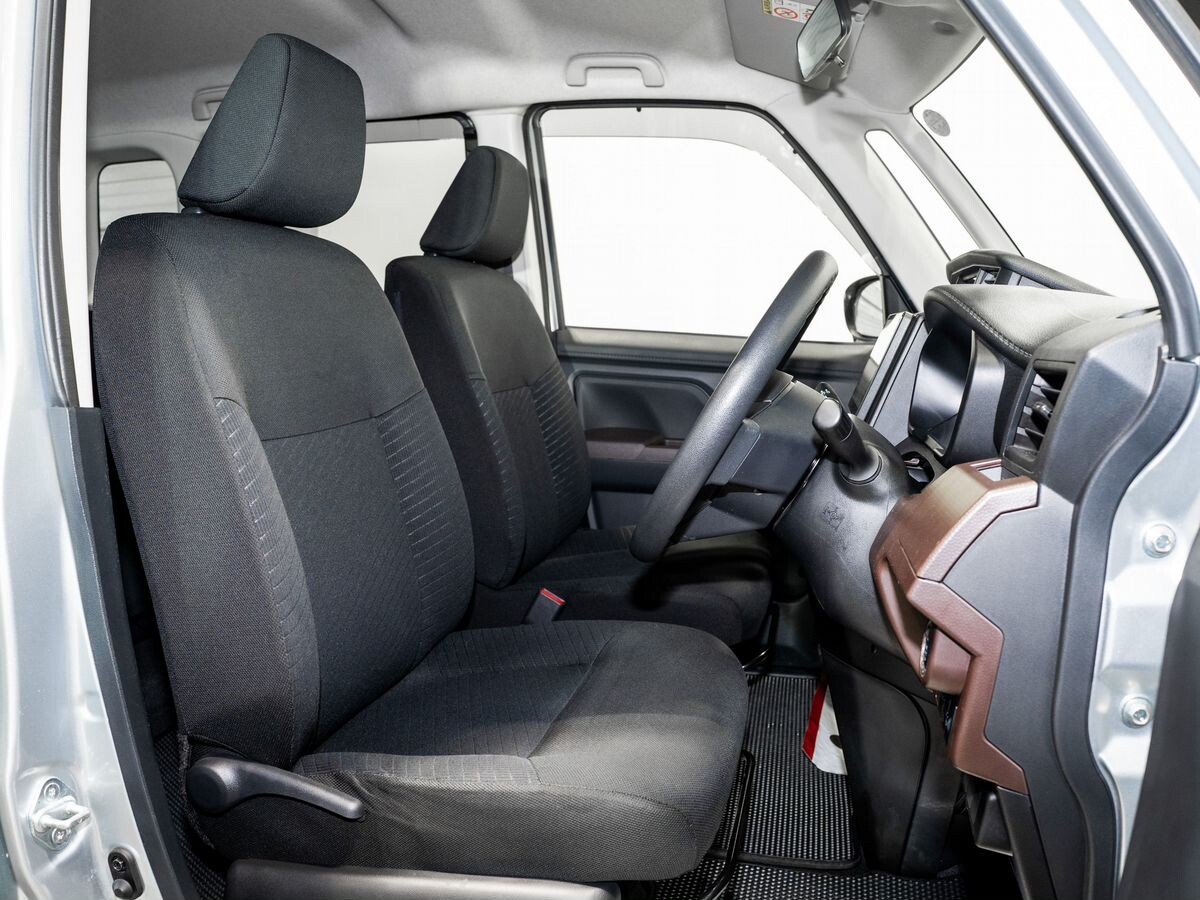 Toyota Roomy 2018 - фото автомобиля