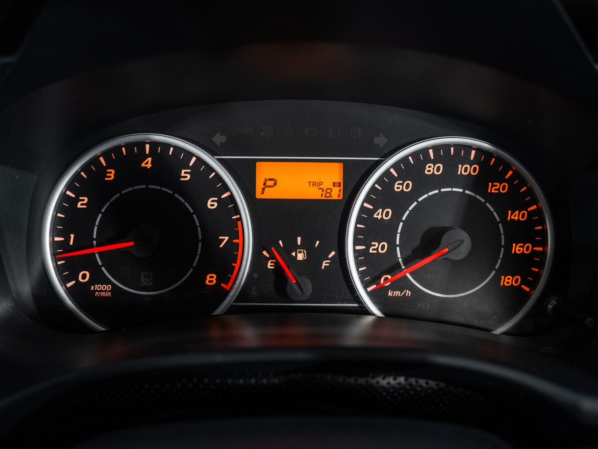 Toyota Wish 2010 - фото автомобиля