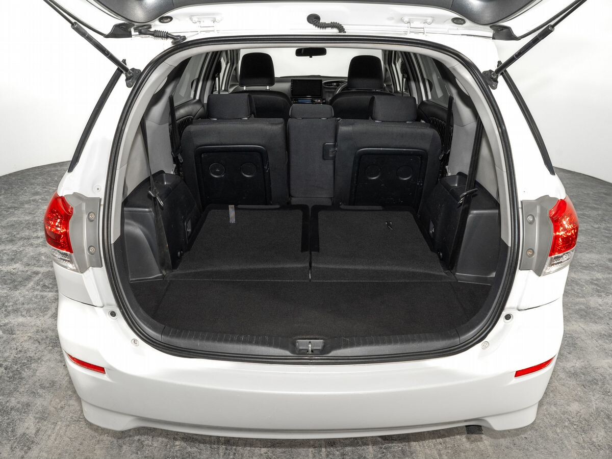 Toyota Wish 2010 - фото автомобиля