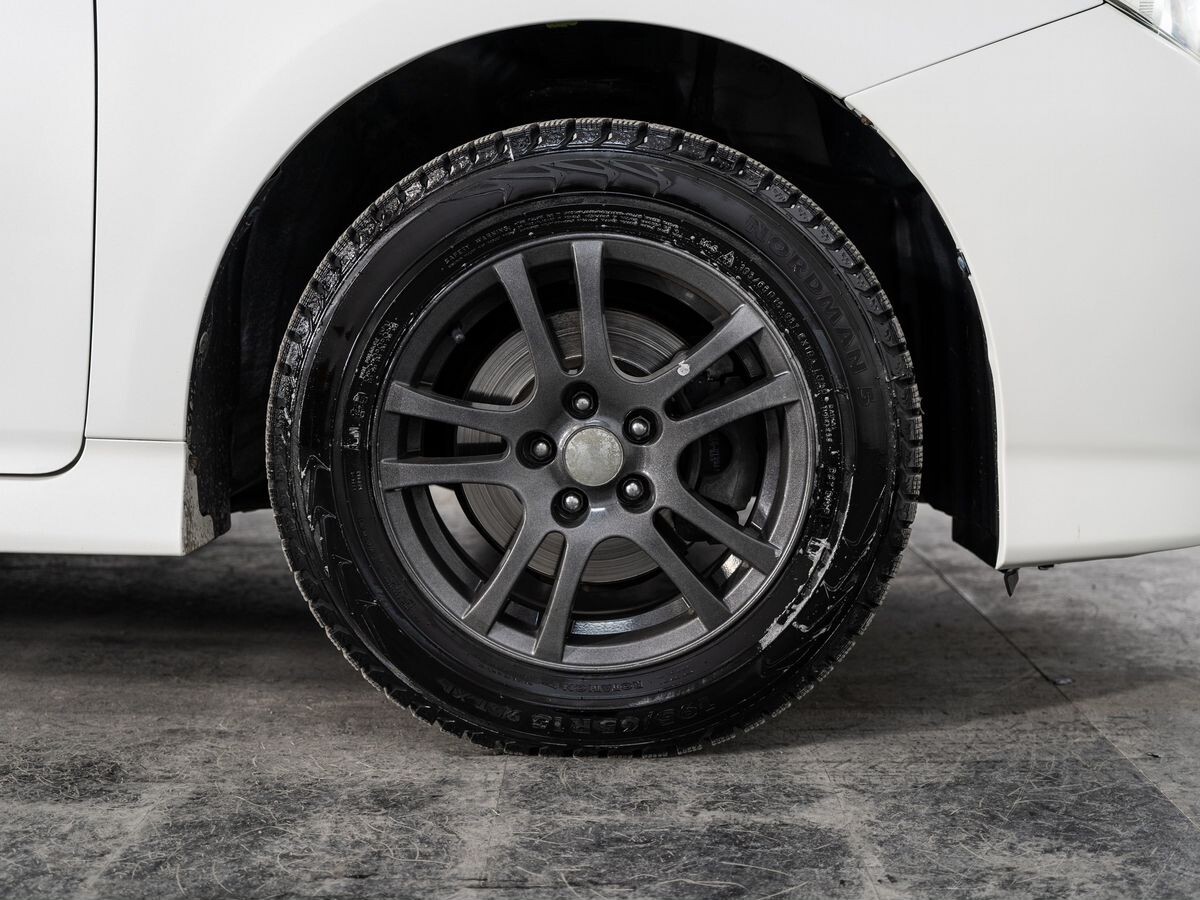 Toyota Wish 2010 - фото автомобиля