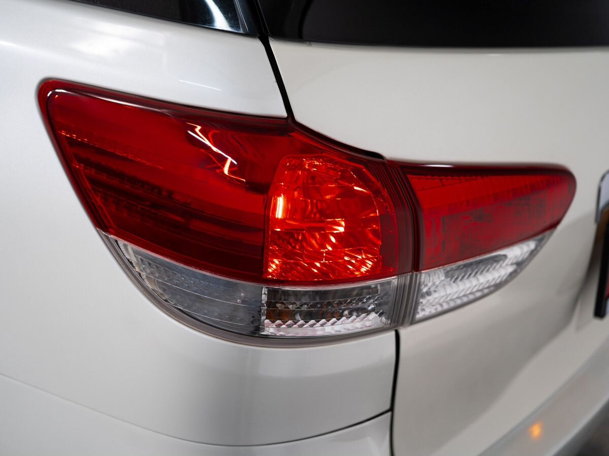 Toyota Wish 2010 - фото автомобиля