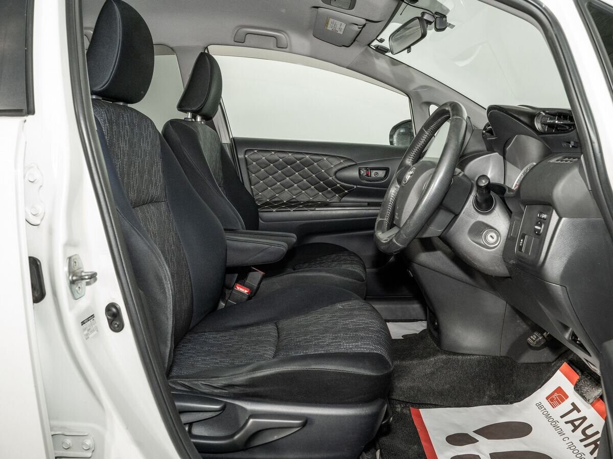 Toyota Wish 2010 - фото автомобиля