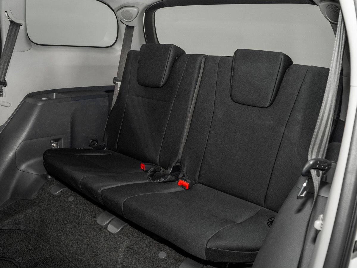 Toyota Wish 2010 - фото автомобиля