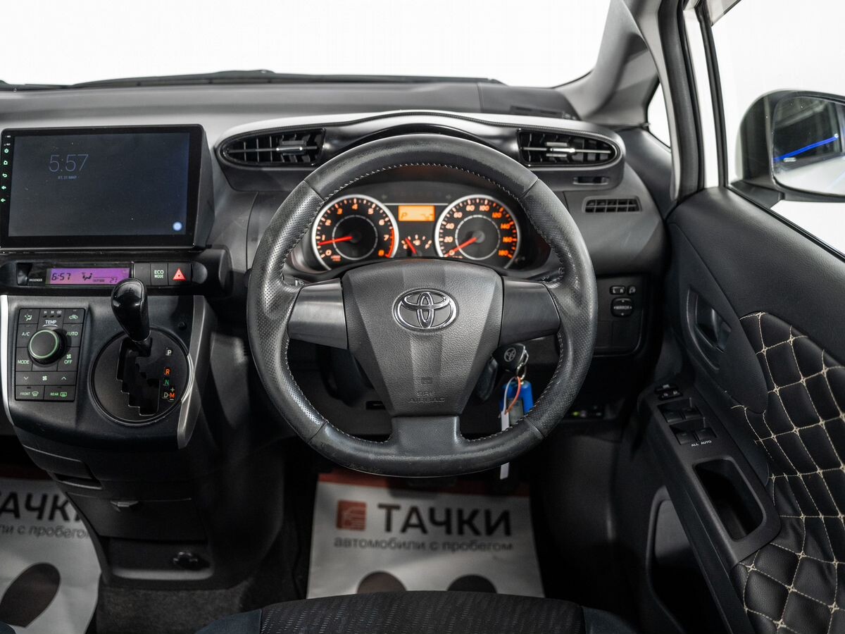 Toyota Wish 2010 - фото автомобиля