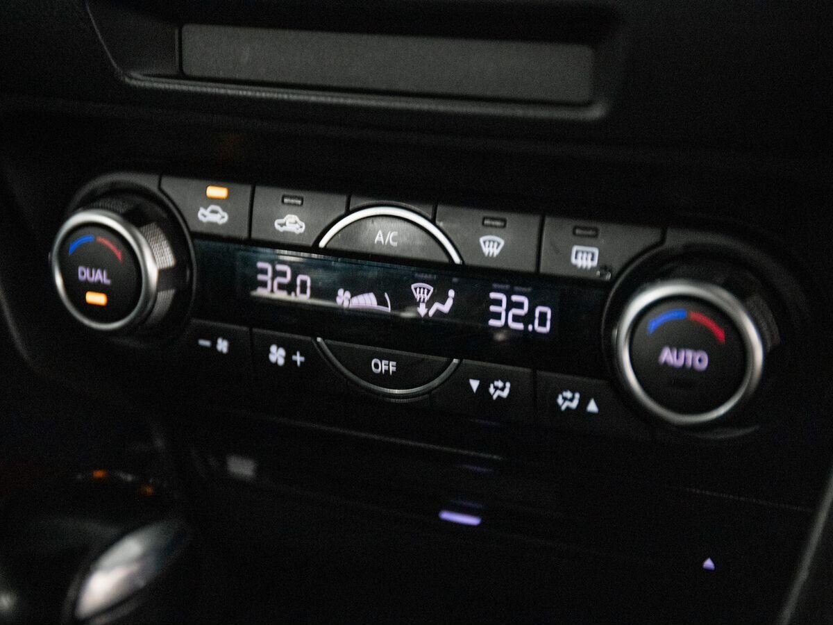 Mazda Axela 2017 - фото автомобиля