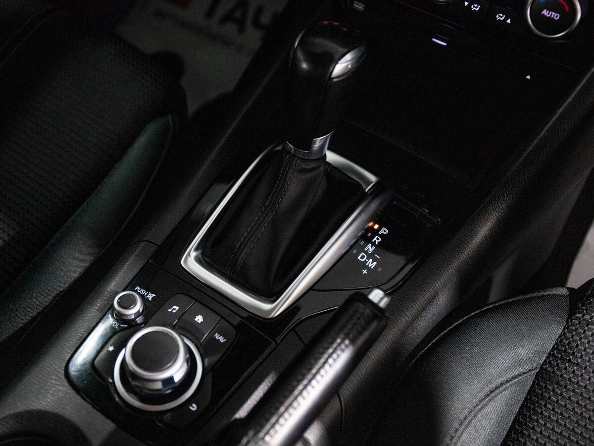 Mazda Axela 2017 - фото автомобиля