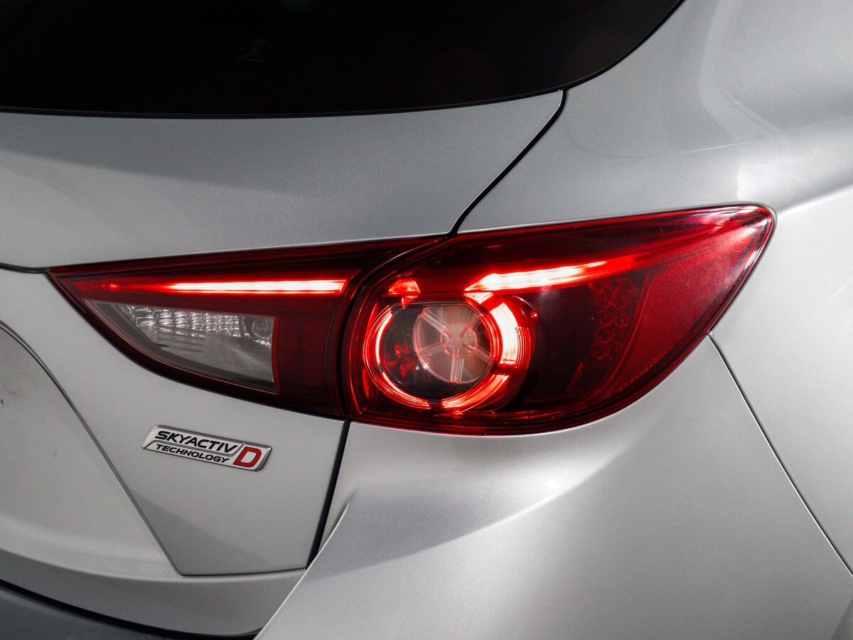 Mazda Axela 2017 - фото автомобиля